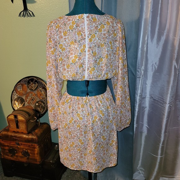 NO COMMENT Juniors Large Zip Backless One-Piece Dress. Floral Light Mini NEW - Picture 3 of 6